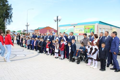 Август киңәшмәсе-4: «Мәктәпкә әзерләнергә ярдәм ит» акциясе быел да киң масштабта узды