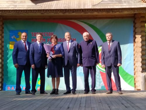 Райондашларыбызга бәйрәм уңаеннан дәүләт бүләкләре тапшырылды (фото)
