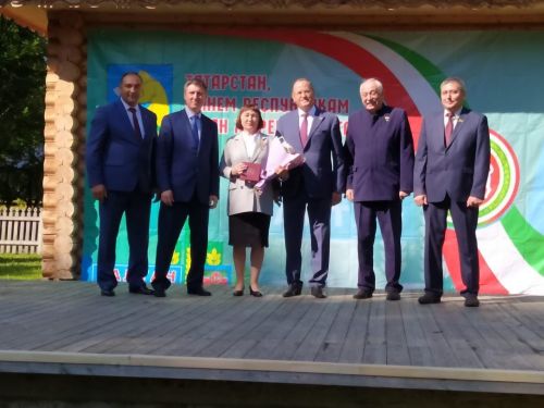 Райондашларыбызга бәйрәм уңаеннан дәүләт бүләкләре тапшырылды (фото)