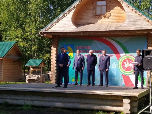 Райондашларыбызга бәйрәм уңаеннан дәүләт бүләкләре тапшырылды (фото)