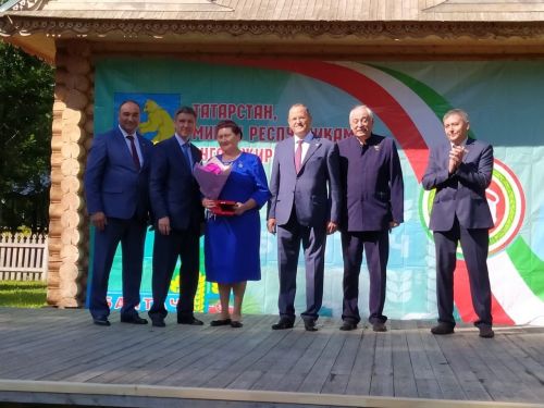 Райондашларыбызга бәйрәм уңаеннан дәүләт бүләкләре тапшырылды (фото)