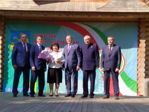 Райондашларыбызга бәйрәм уңаеннан дәүләт бүләкләре тапшырылды (фото)