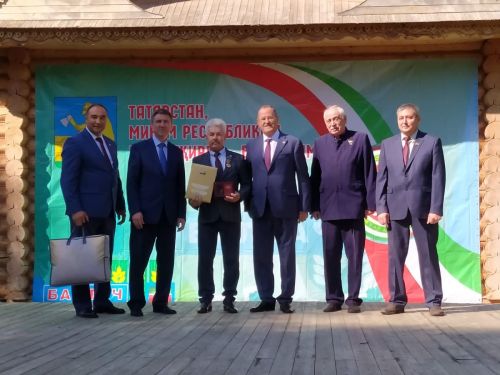 Райондашларыбызга бәйрәм уңаеннан дәүләт бүләкләре тапшырылды (фото)