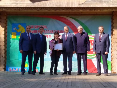 Райондашларыбызга бәйрәм уңаеннан дәүләт бүләкләре тапшырылды (фото)