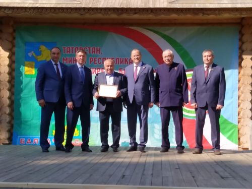Райондашларыбызга бәйрәм уңаеннан дәүләт бүләкләре тапшырылды (фото)