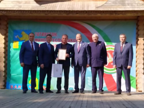 Райондашларыбызга бәйрәм уңаеннан дәүләт бүләкләре тапшырылды (фото)