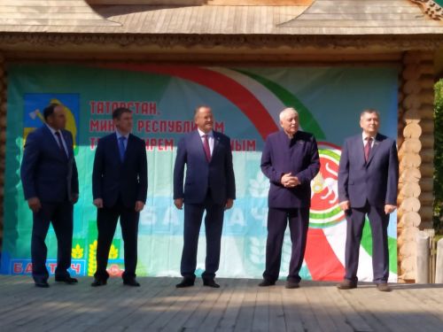 Райондашларыбызга бәйрәм уңаеннан дәүләт бүләкләре тапшырылды (фото)
