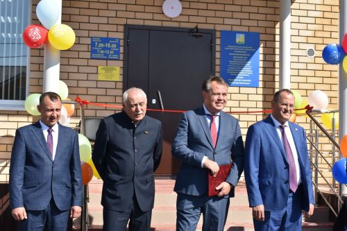 Кызыл тасмалар киселде... Алан мәктәп-бакча комплексы ишекләрен ачты (бик күп фото)