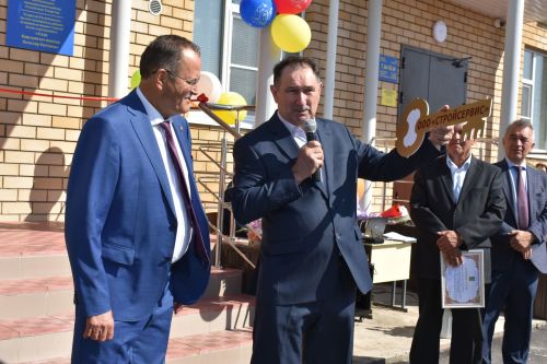 Кызыл тасмалар киселде... Алан мәктәп-бакча комплексы ишекләрен ачты (бик күп фото)
