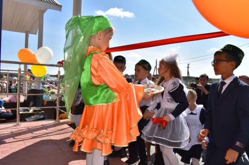 Кызыл тасмалар киселде... Алан мәктәп-бакча комплексы ишекләрен ачты (бик күп фото)