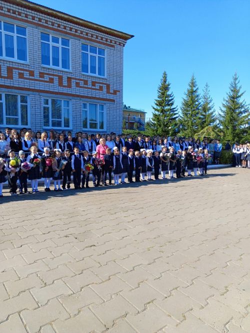 Чепья мәктәбендә узган бәйрәм чарасыннан фотомизгелләр