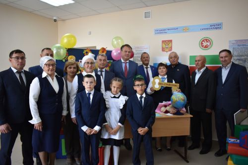 Кызыл тасмалар киселде... Алан мәктәп-бакча комплексы ишекләрен ачты (бик күп фото)