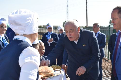 Кызыл тасмалар киселде... Алан мәктәп-бакча комплексы ишекләрен ачты (бик күп фото)