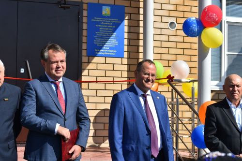 Кызыл тасмалар киселде... Алан мәктәп-бакча комплексы ишекләрен ачты (бик күп фото)