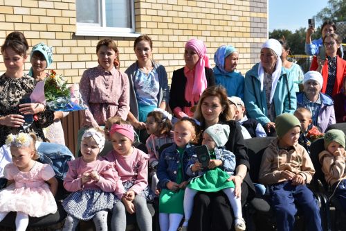 Кызыл тасмалар киселде... Алан мәктәп-бакча комплексы ишекләрен ачты (бик күп фото)