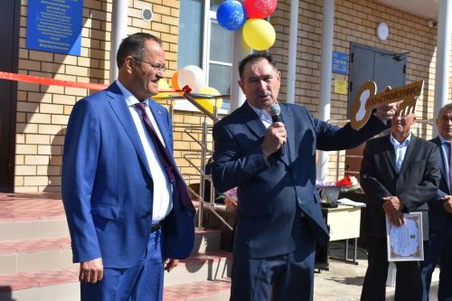 Кызыл тасмалар киселде... Алан мәктәп-бакча комплексы ишекләрен ачты (бик күп фото)