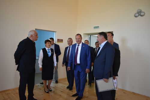 Кызыл тасмалар киселде... Алан мәктәп-бакча комплексы ишекләрен ачты (бик күп фото)