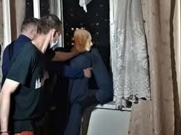 Татарстанда бер ир сөйгәнен 6 кат тәрәзәсеннән этеп төшергән