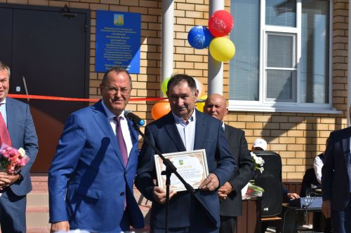 Кызыл тасмалар киселде... Алан мәктәп-бакча комплексы ишекләрен ачты (бик күп фото)
