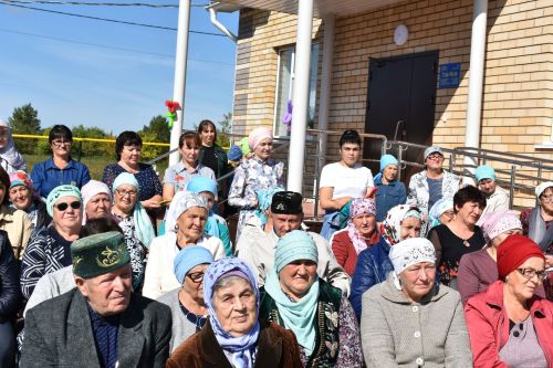Кызыл тасмалар киселде... Алан мәктәп-бакча комплексы ишекләрен ачты (бик күп фото)