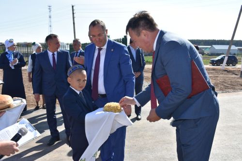 Кызыл тасмалар киселде... Алан мәктәп-бакча комплексы ишекләрен ачты (бик күп фото)