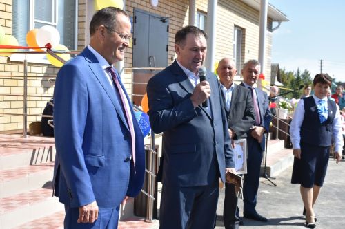 Кызыл тасмалар киселде... Алан мәктәп-бакча комплексы ишекләрен ачты (бик күп фото)