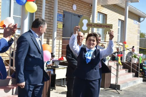 Кызыл тасмалар киселде... Алан мәктәп-бакча комплексы ишекләрен ачты (бик күп фото)