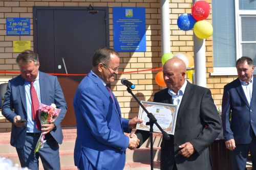Кызыл тасмалар киселде... Алан мәктәп-бакча комплексы ишекләрен ачты (бик күп фото)