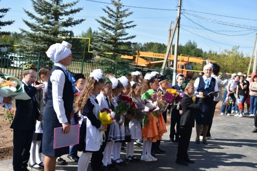 Кызыл тасмалар киселде... Алан мәктәп-бакча комплексы ишекләрен ачты (бик күп фото)