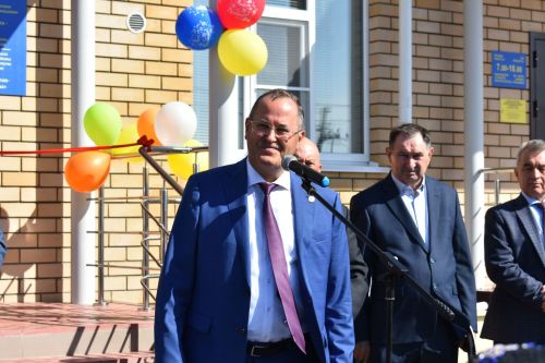 Кызыл тасмалар киселде... Алан мәктәп-бакча комплексы ишекләрен ачты (бик күп фото)