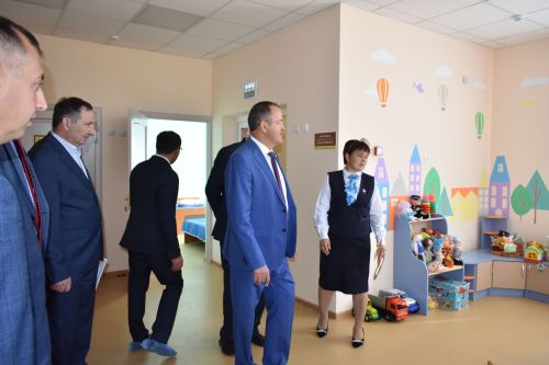 Кызыл тасмалар киселде... Алан мәктәп-бакча комплексы ишекләрен ачты (бик күп фото)