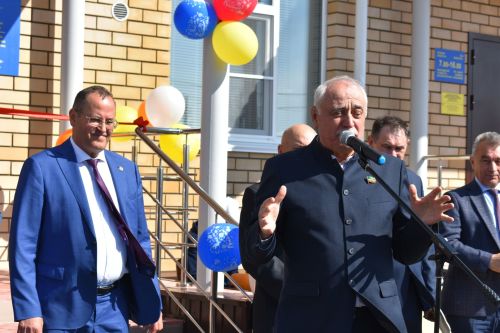 Кызыл тасмалар киселде... Алан мәктәп-бакча комплексы ишекләрен ачты (бик күп фото)
