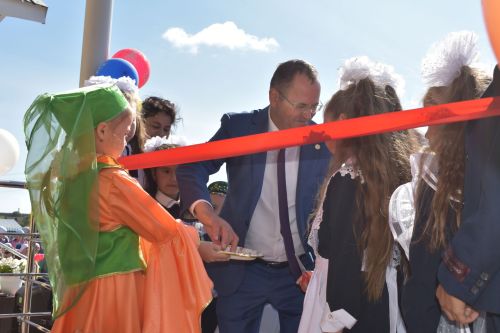 Кызыл тасмалар киселде... Алан мәктәп-бакча комплексы ишекләрен ачты (бик күп фото)