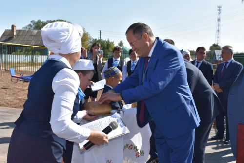 Кызыл тасмалар киселде... Алан мәктәп-бакча комплексы ишекләрен ачты (бик күп фото)