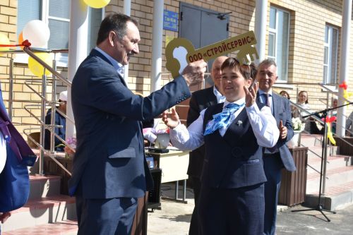 Кызыл тасмалар киселде... Алан мәктәп-бакча комплексы ишекләрен ачты (бик күп фото)