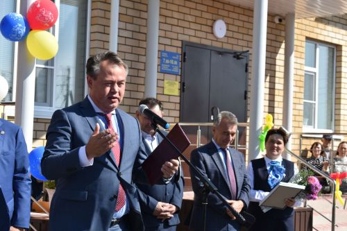 Кызыл тасмалар киселде... Алан мәктәп-бакча комплексы ишекләрен ачты (бик күп фото)