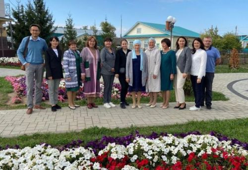 «Казан арты» музее хезмәткәрләре Балтачта китап тәкъдир итте (фото)