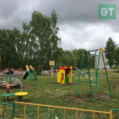 Уен мәйданчыгында башы кысылып калган баланы коткардылар