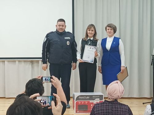 Балтачта иң яхшы яшь юл хәрәкәте инспекторлары отрядларын һәм аларның җитәкчеләрен бүләкләделәр (фото)