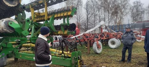 Тимирязев исемендәге хуҗалык базасында техникаларның кышка сакланышка куелышы буенча нәтиҗәләр ясалды (фото)
