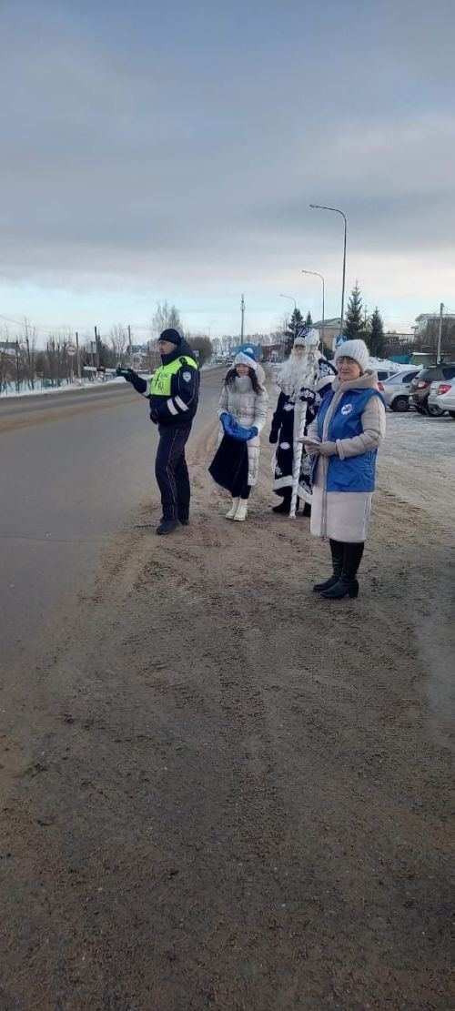 ЮХИДИ Кыш бабае белән Кар кызы шоферларны сөендерә