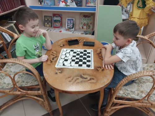 Балтач Үзәк балалар китапханәсендә «Йөрәгемдә тормыш сөю минем, Йөрәгемдә Сезне ярату» дип аталган әдәби иртә узды (фото)