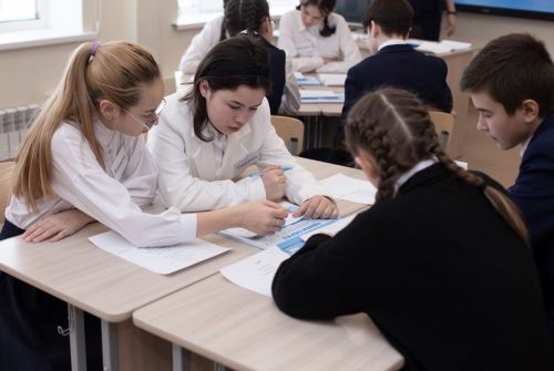 «Иӊ яхшы татар теле һәм әдәбияты укытучысы-2024» Бөтенроссия бәйгесенеӊ зона этабы узды (фото)