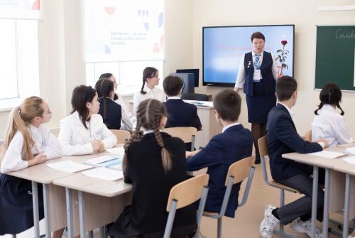 «Иӊ яхшы татар теле һәм әдәбияты укытучысы-2024» Бөтенроссия бәйгесенеӊ зона этабы узды (фото)