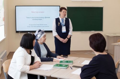 «Иӊ яхшы татар теле һәм әдәбияты укытучысы-2024» Бөтенроссия бәйгесенеӊ зона этабы узды (фото)