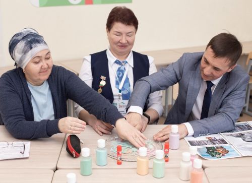 «Иӊ яхшы татар теле һәм әдәбияты укытучысы-2024» Бөтенроссия бәйгесенеӊ зона этабы узды (фото)