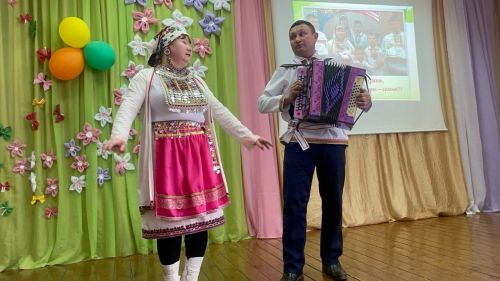 Чепья урта мәктәбендә «Мин, син, ул, бергә дус гаилә» этнофестивале узды (фото)