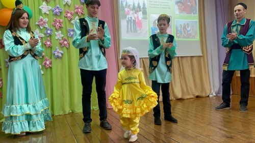 Чепья урта мәктәбендә «Мин, син, ул, бергә дус гаилә» этнофестивале узды (фото)
