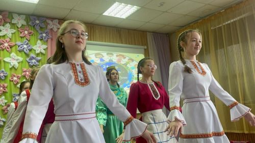 Чепья урта мәктәбендә «Мин, син, ул, бергә дус гаилә» этнофестивале узды (фото)