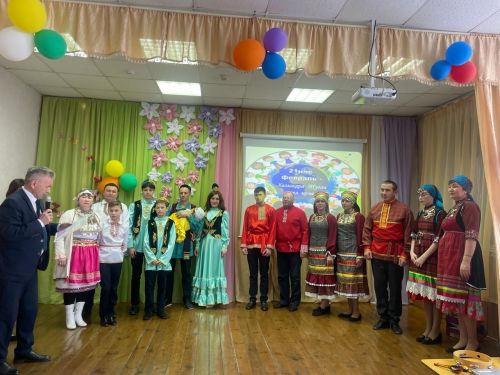 Чепья урта мәктәбендә «Мин, син, ул, бергә дус гаилә» этнофестивале узды (фото)